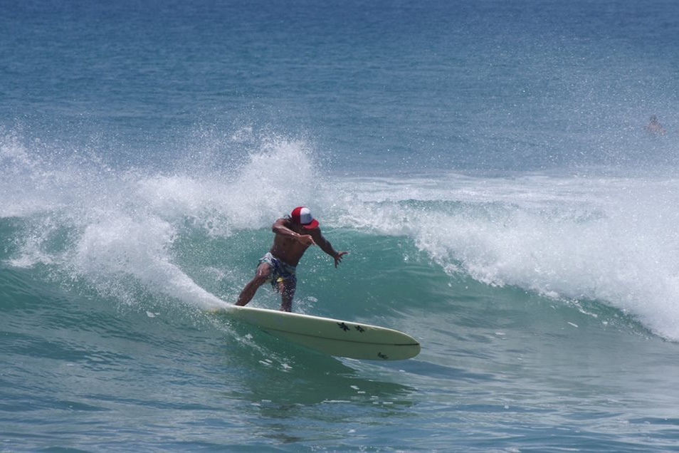 ショートボード、ロングボードともにクォーターサーフボードのライダーです。
