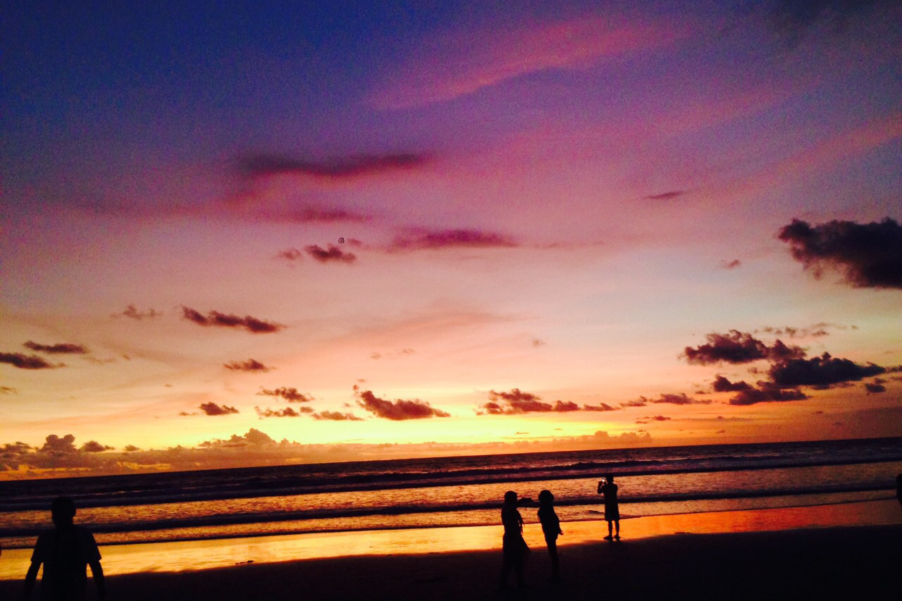 この夕日を見た目だけにバリに来る方もいます!